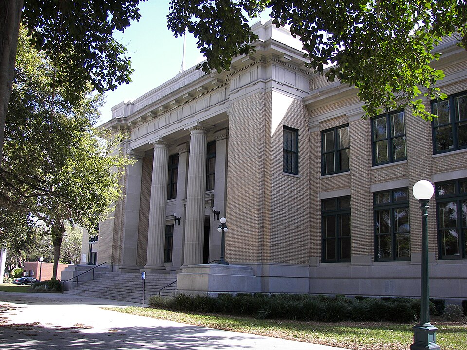 Photograph of Old Lee County Courthouse