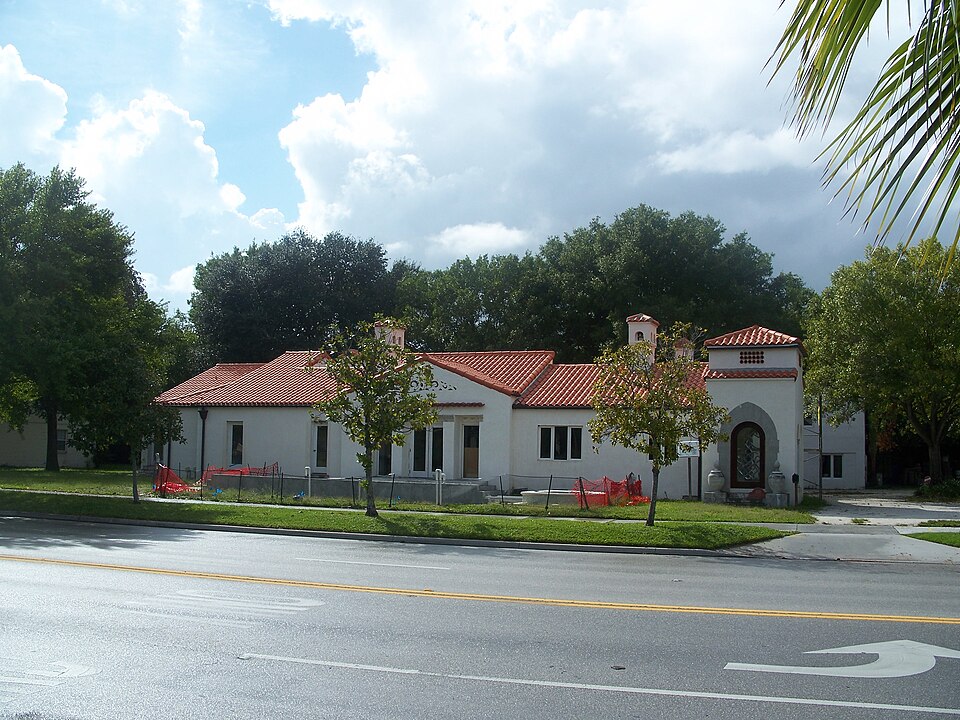 Photograph of House at 100 West Davis Boulevard
