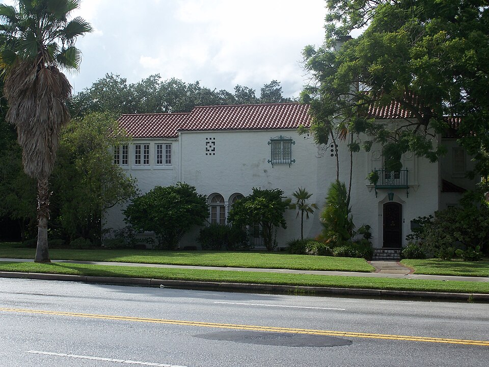 Photograph of House at 116 West Davis Boulevard