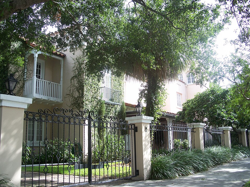 Photograph of House at 131 West Davis Boulevard