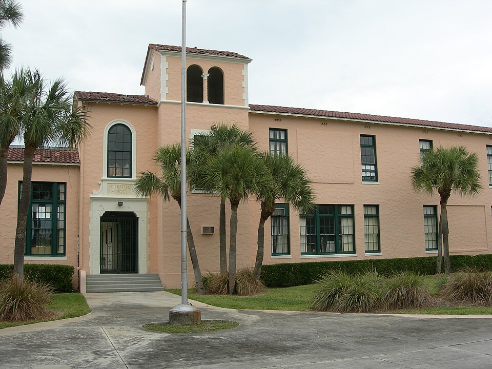 Photograph of Deerfield Beach Elementary School