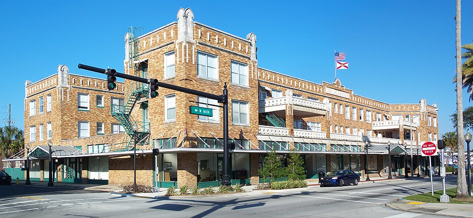 Photograph of Avon Park Historic District
