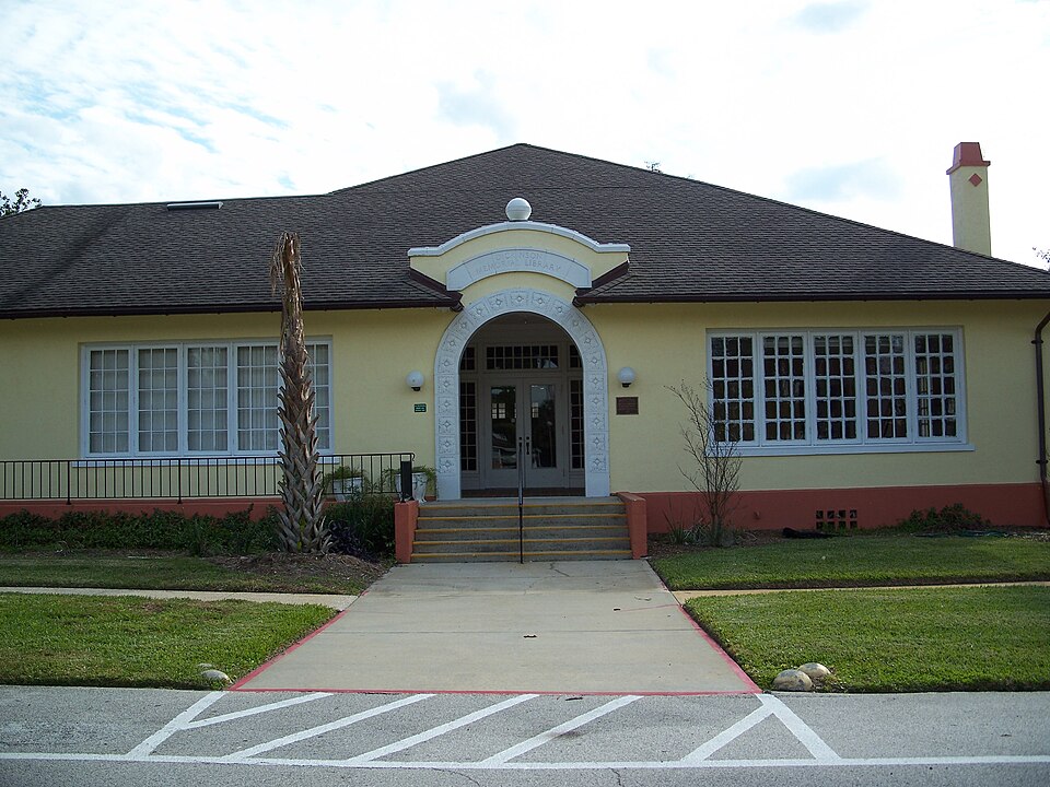 Photograph of Dickinson Memorial Library and Park