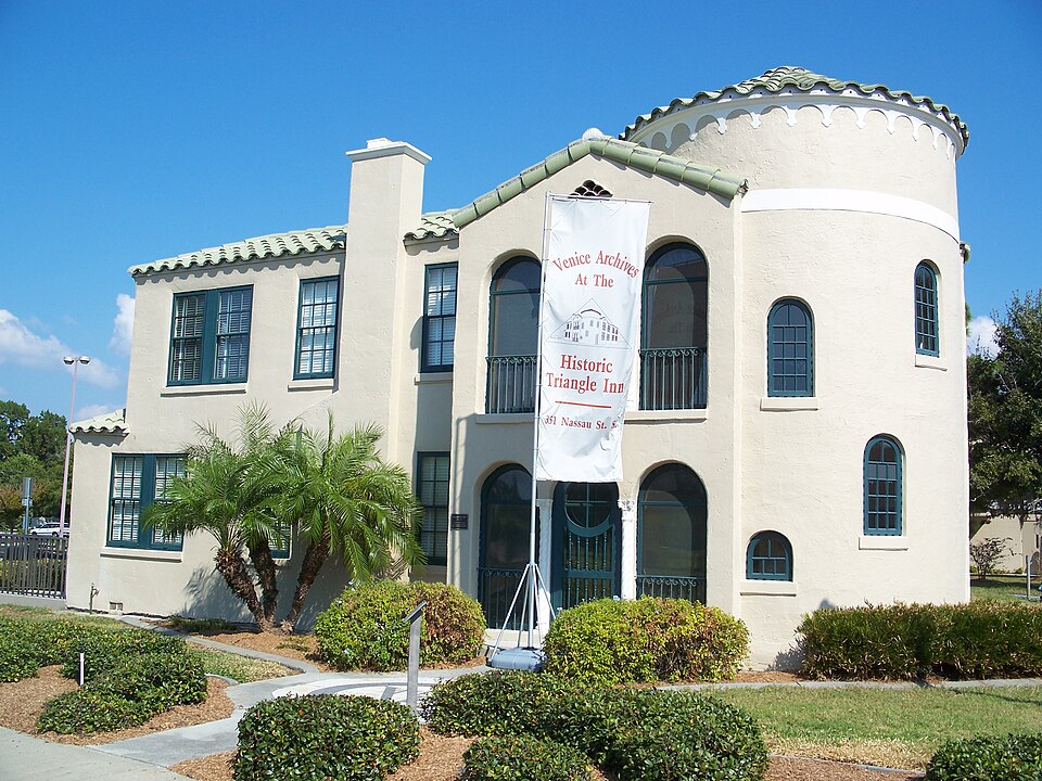 Photograph of Triangle Inn
