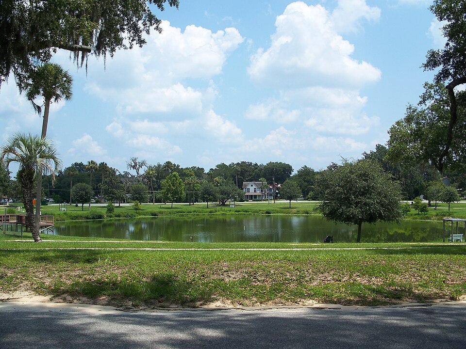 Photograph of Lake Lillian Neighborhood Historic District