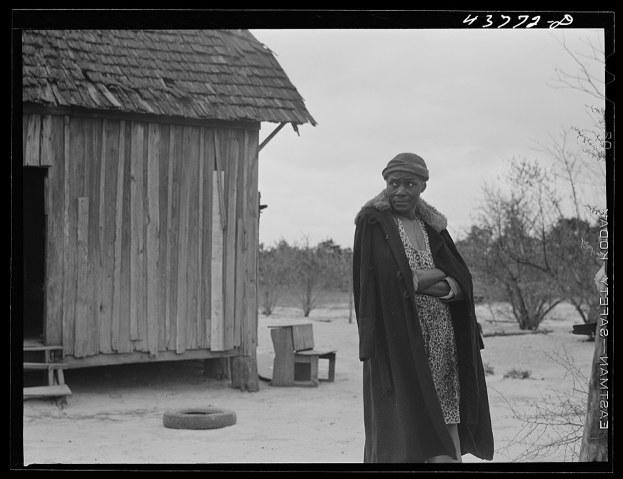 [Untitled photo, related to: Negro woman who has not yet found a place to move out of the Hinesville Army camp area. Near Hinesville, Georgia