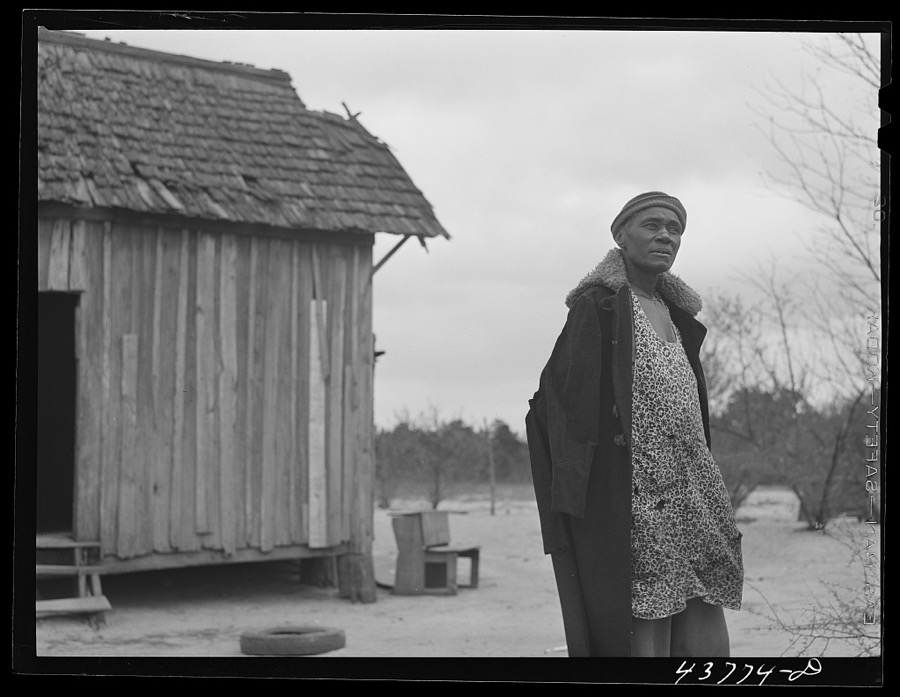 [Untitled photo, related to: Negro woman who has not yet found a place to move out of the Hinesville Army camp area. Near Hinesville, Georgia