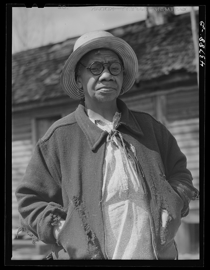 [Untitled photo, related to: Negro woman still living in the Hinesville Army camp area who has not yet found a place to move. Near Hinesville, Georgia