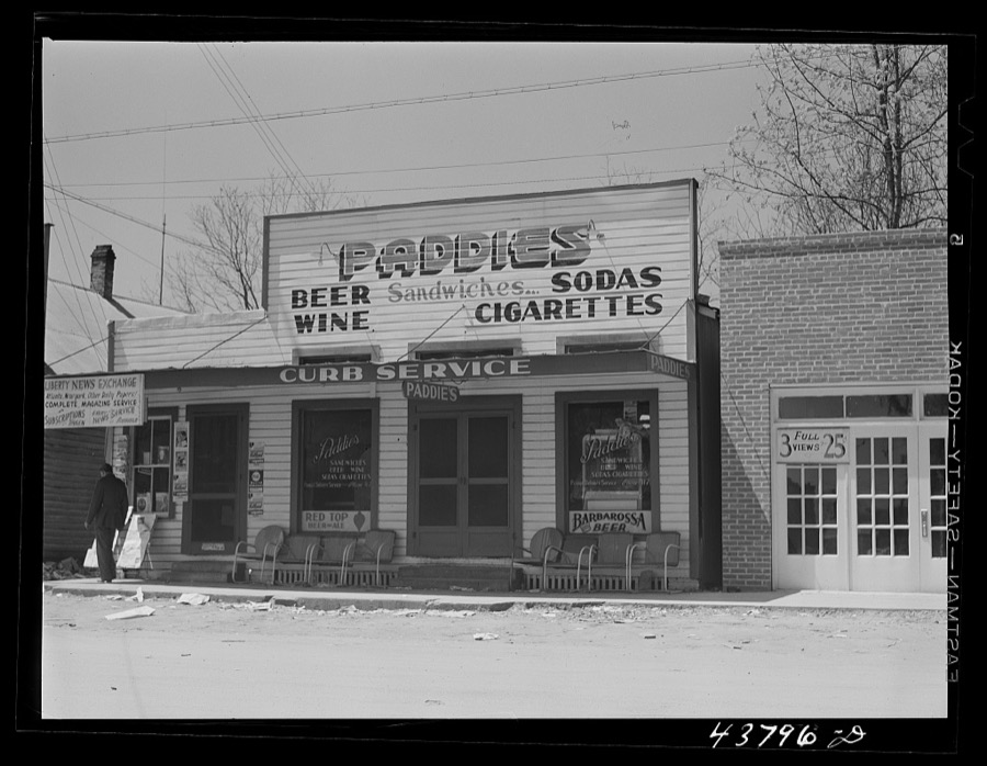 Popular beer joint frequented by soldiers from Camp Stewart. Hinesville, Georgia