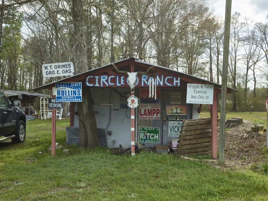 Just for fun, owner Billy Perry decorated his cabins in Bartow, an old cotton-mill town in the U.S. state of Georgia, with advertising signs, election posters, licence plates and more and called the place the "Circle Ranch"