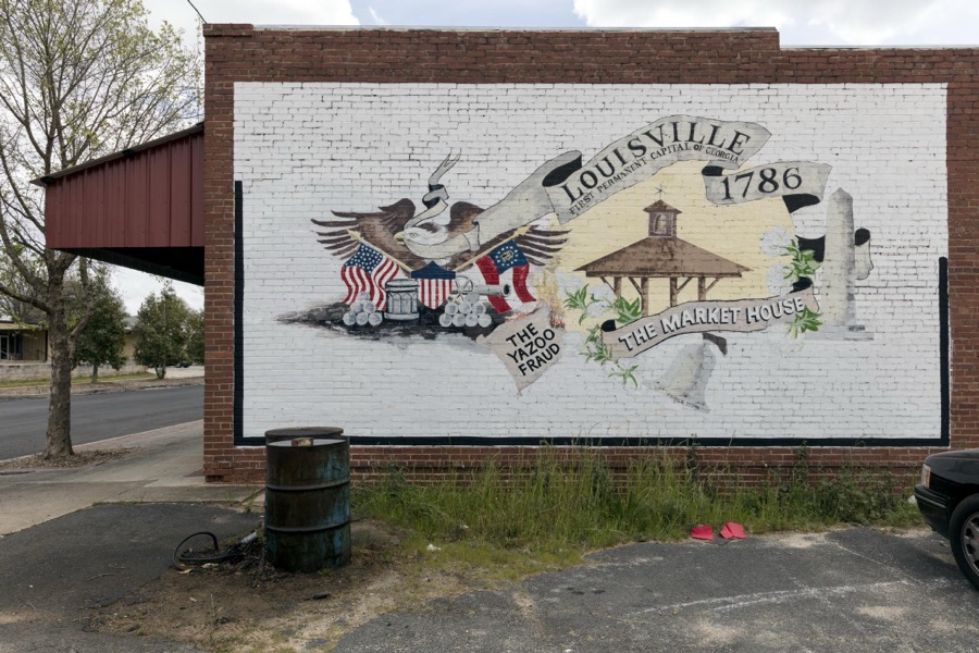 Historical mural in Louisville, a town in northeastern Georgia, named for French King Louis XVI in appreciation for French assistance to the colonists during the American Revolution