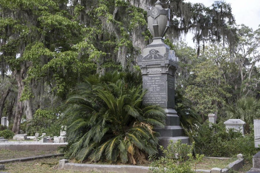Gravesites at Bonaventure Cemetery in Savannah, Georgia