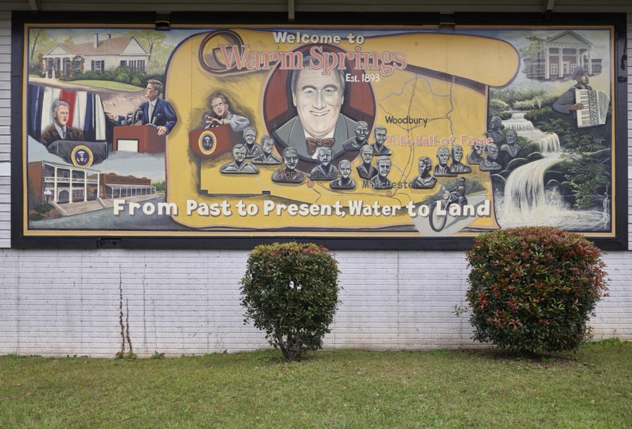 Mural featuring U.S. President Franklin Roosevelt in Warm Springs, Georgia, the town in which he sought treatment for polio in 1924, nine years before he became U.S. president