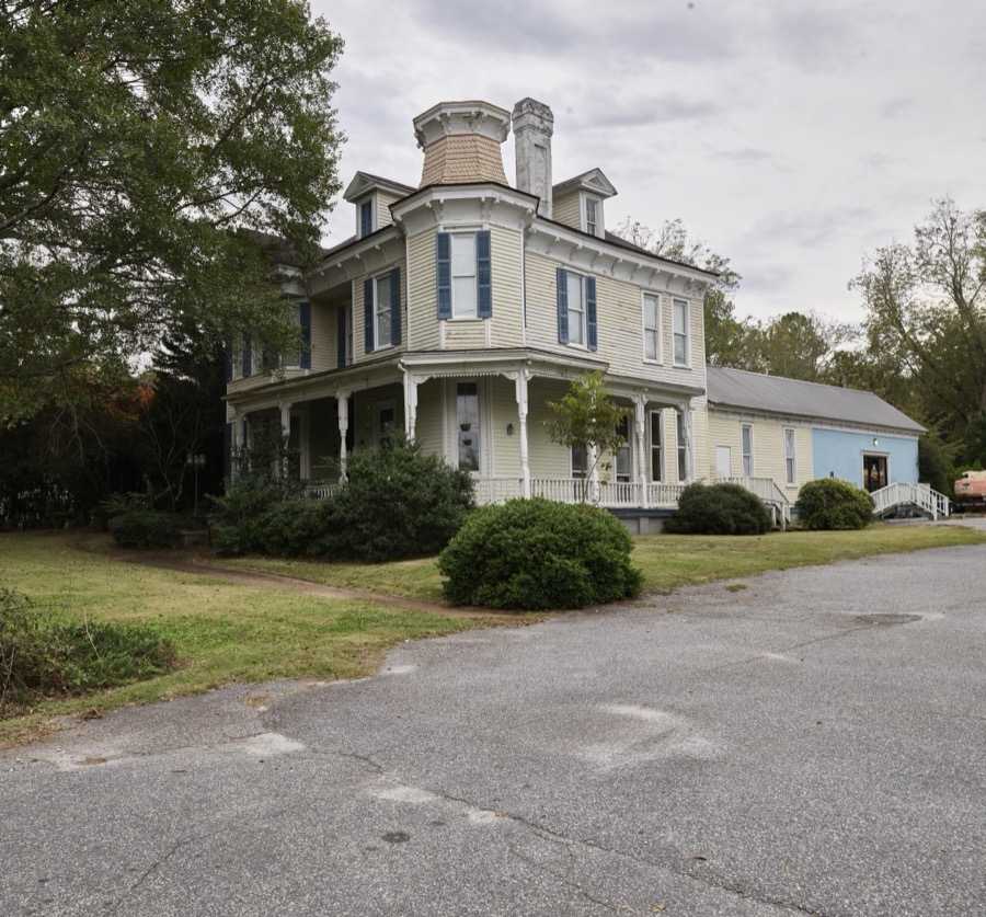 Stately house in Hamilton, Georgia