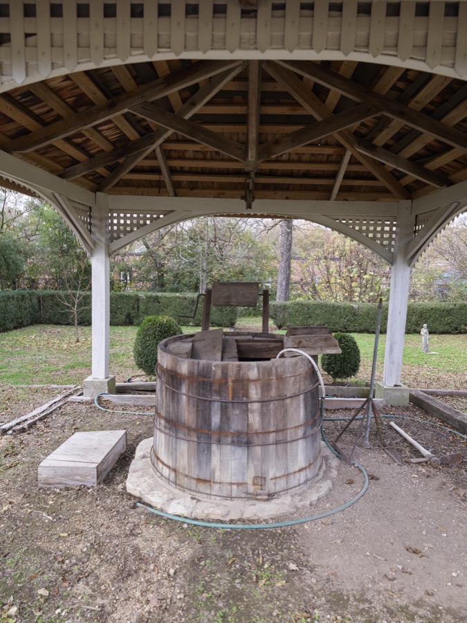 Old water well on the grounds of the Lee-Gordon Mansion in Chickamauga, a town in far-northwestern Georgia, made famous for the Battle of Chickamauga, fought nearby in the American Civil War of the 1860s