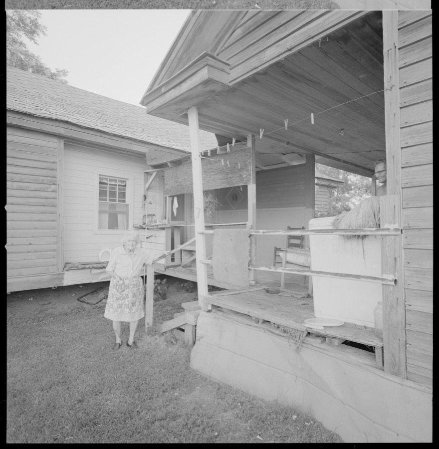 R.W. Clements house and family, Turner County, Georgia