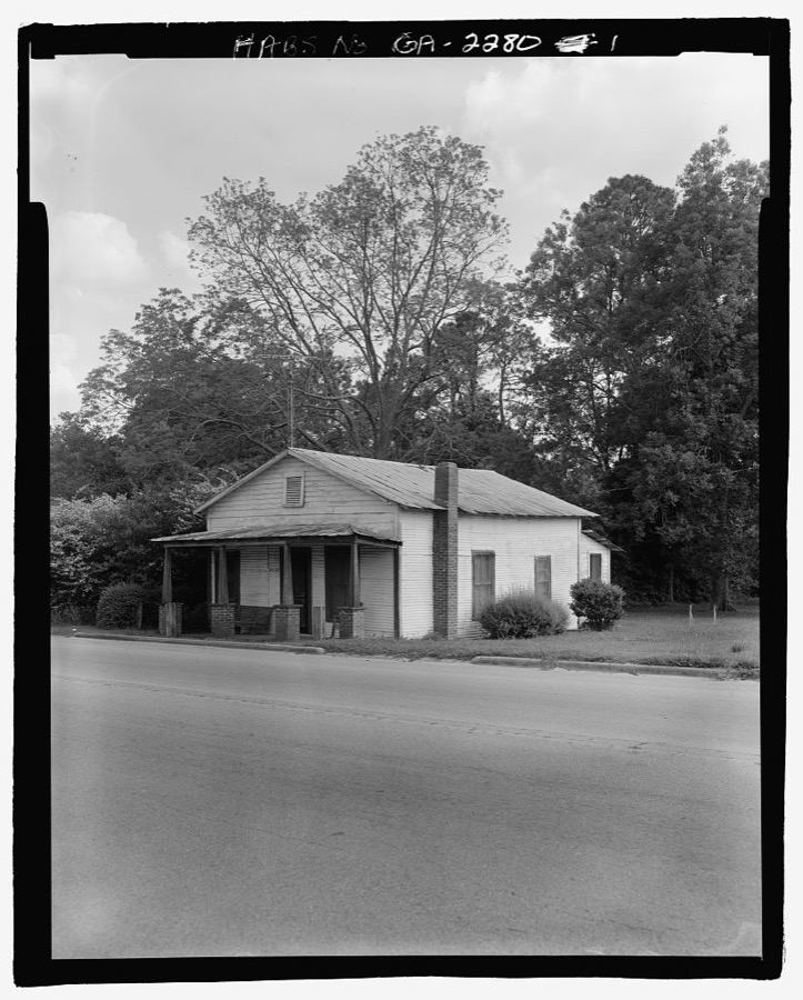 Tyre House, 220 South U.S. Highway 341, Odum, Wayne County, GA