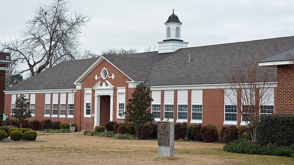 Photograph of Cochran Municipal Building and School