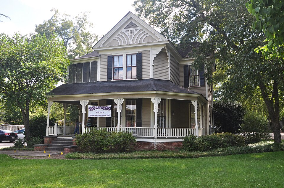 Photograph of Walter R. Holt House