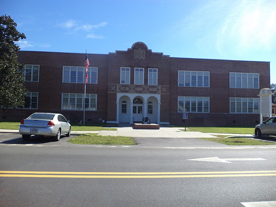 Photograph of Leesburg High School