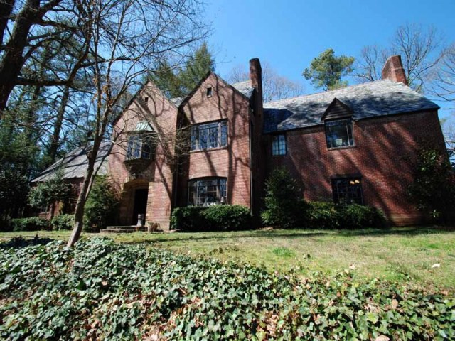 Photograph of Kenneth and Hazel Meredith House