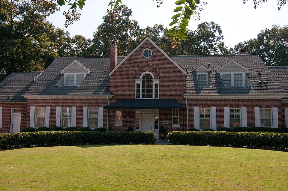 Photograph of Dr. Luther C. and Lucy Hurt Fischer House