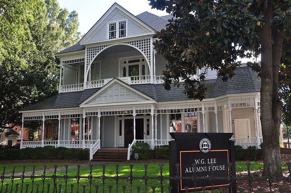 Photograph of W. G. Lee Alumni House