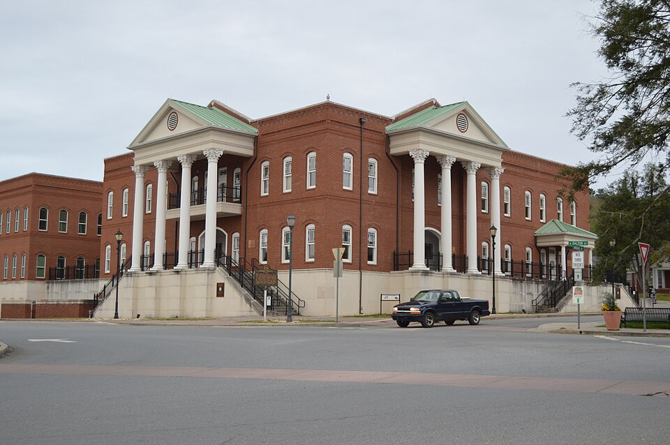 Photograph of Gilmer County Courthouse