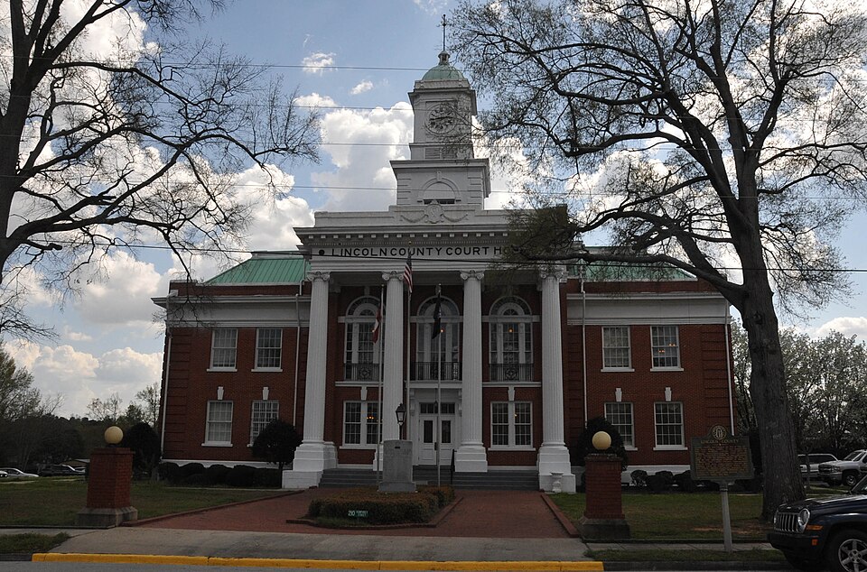 Photograph of Lincoln County Courthouse