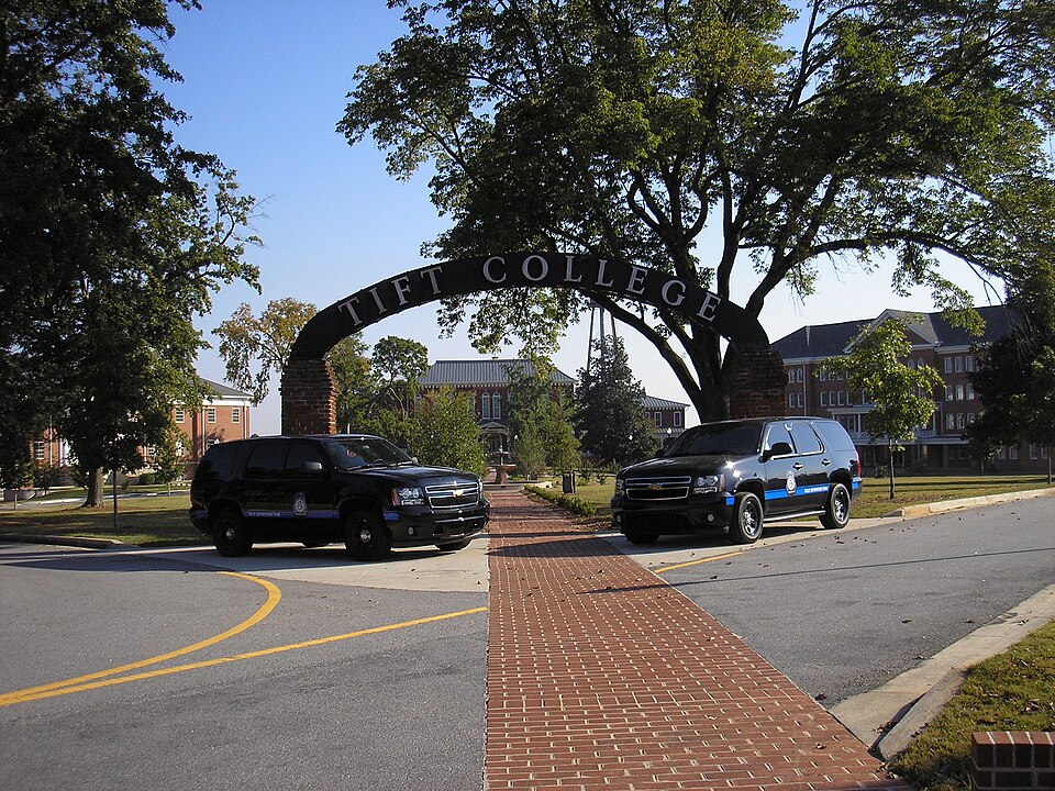 Photograph of Front Circle, Tift College