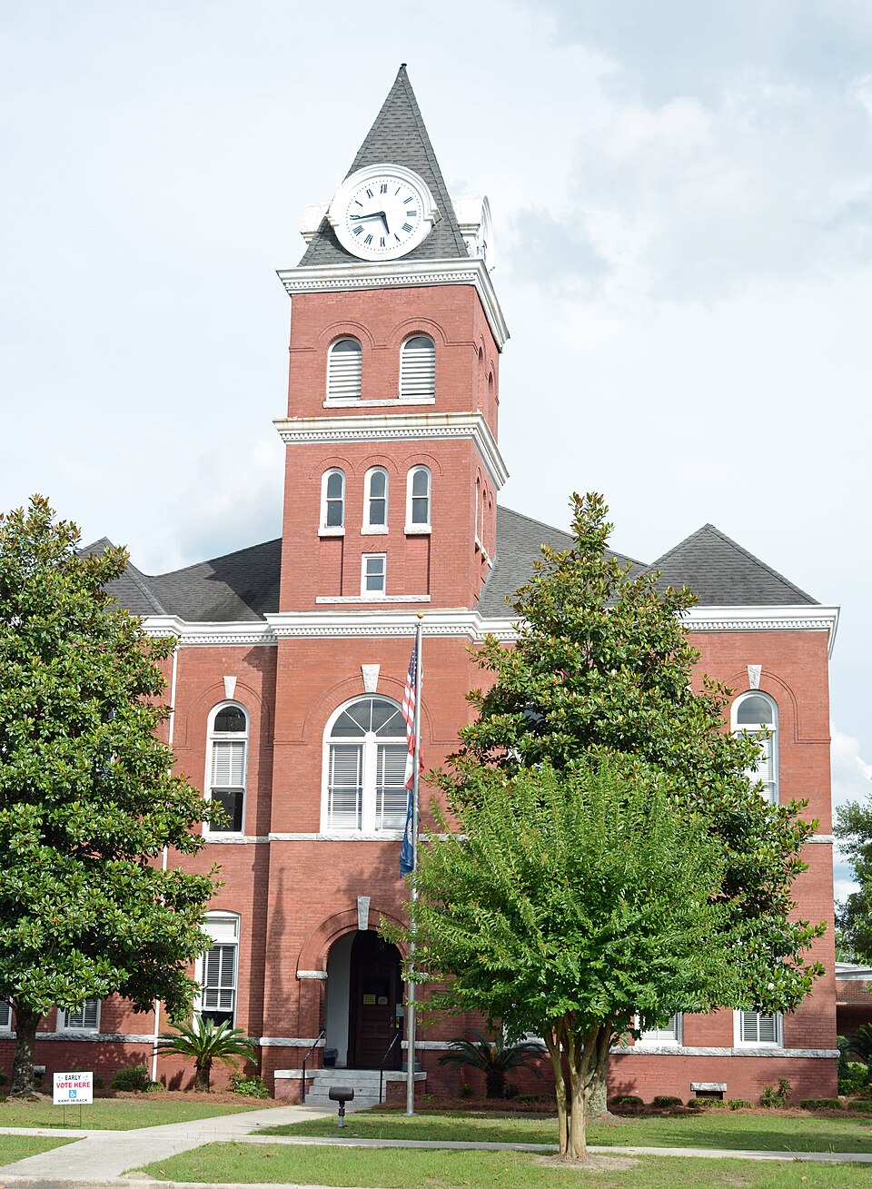 Photograph of Wayne County Courthouse