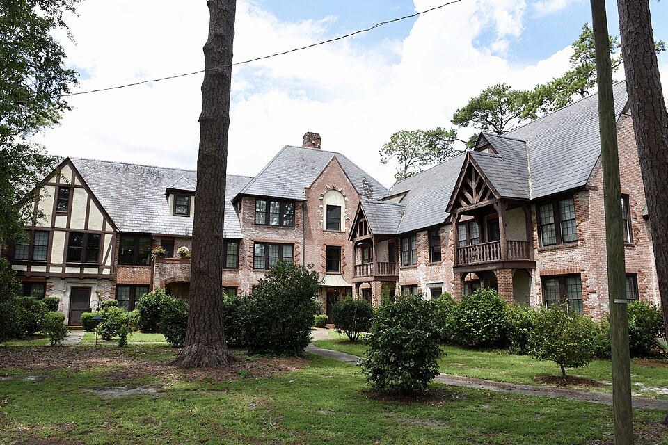 Photograph of Gordon Avenue Apartments