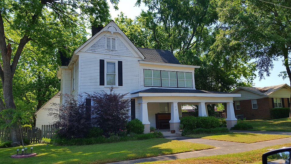 Photograph of Franklin Street-College Avenue Residential Historic District