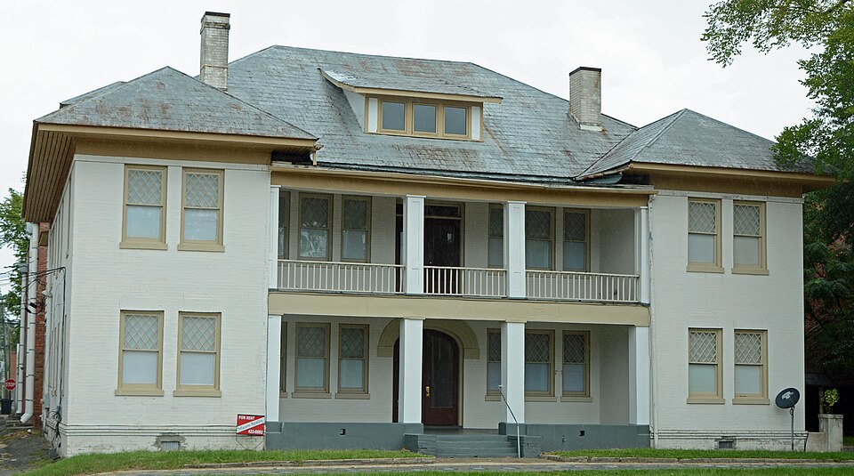 Photograph of Holtzendorf Apartments