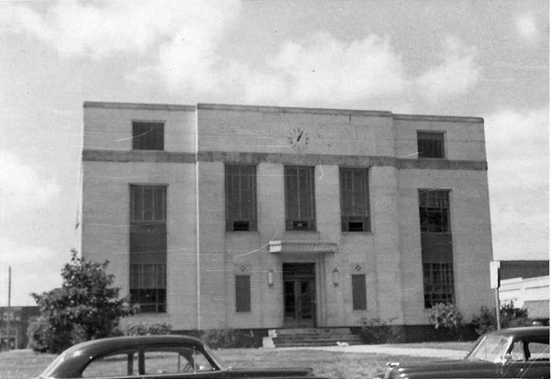 Photograph of Emanuel County Courthouse and Sheriff Department