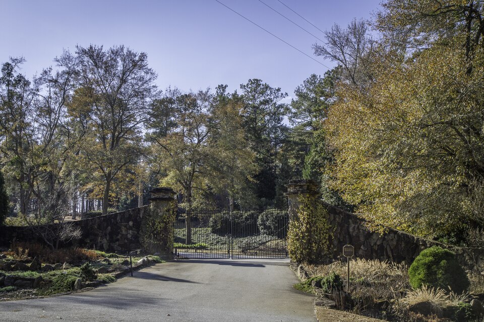 Photograph of Roscoe-Dunaway Gardens Historic District