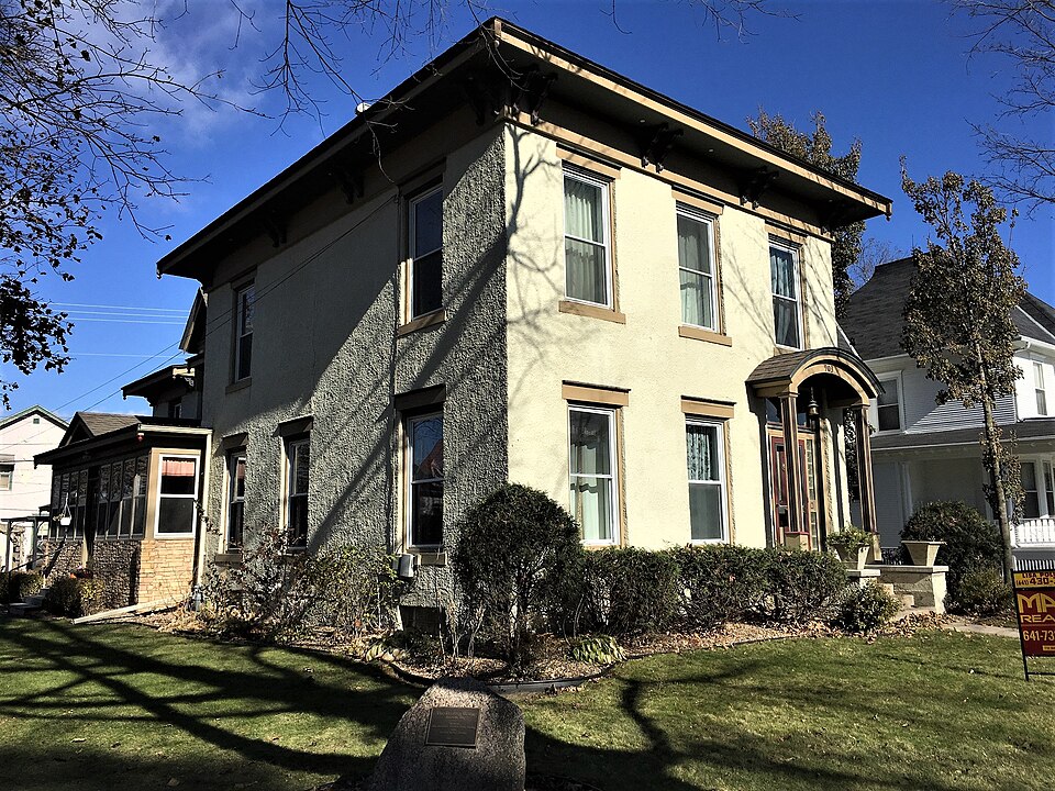 Photograph of Nathaniel Cobb and Lucetia Baily Deering House