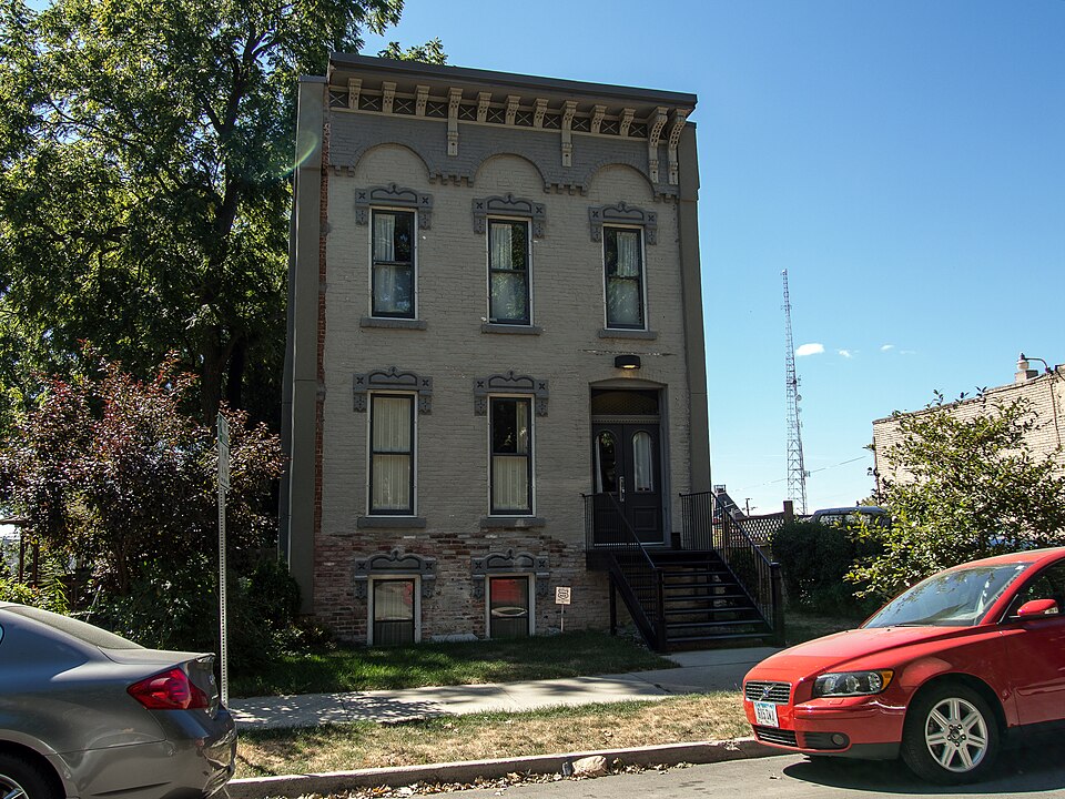 Photograph of Henshie-Briggs Row House