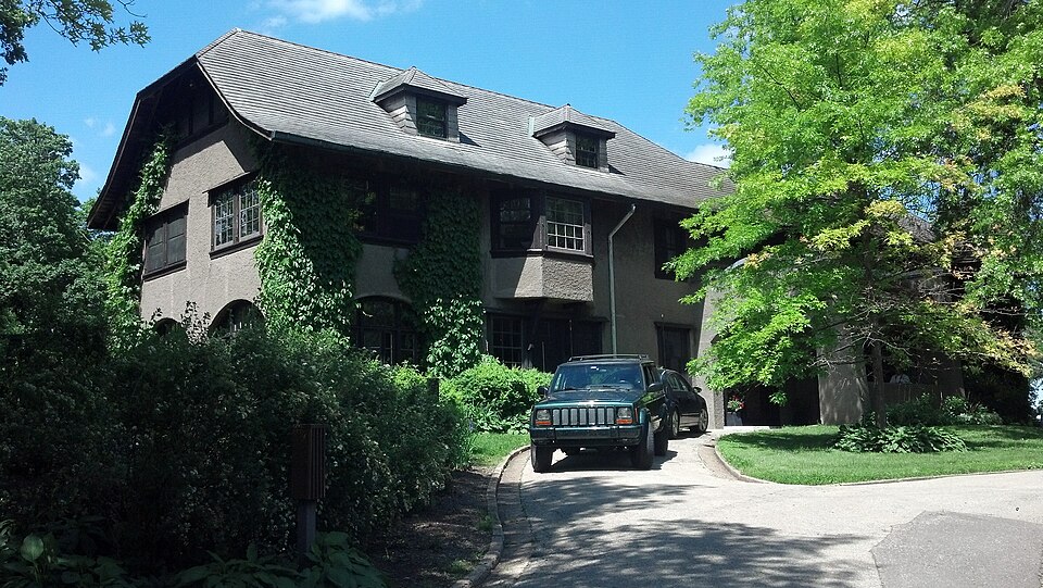 Photograph of Four Mounds Estate Historic District