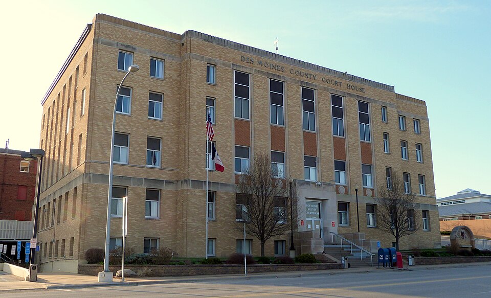 Photograph of Des Moines County Court House