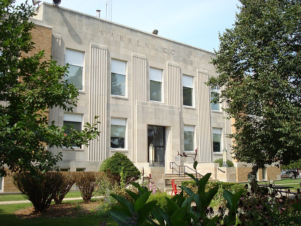 Photograph of Warren County Courthouse