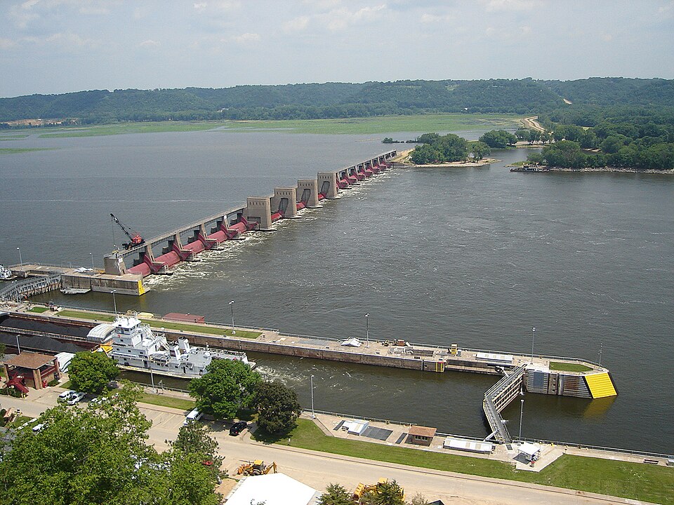 Photograph of Lock and Dam No. 11