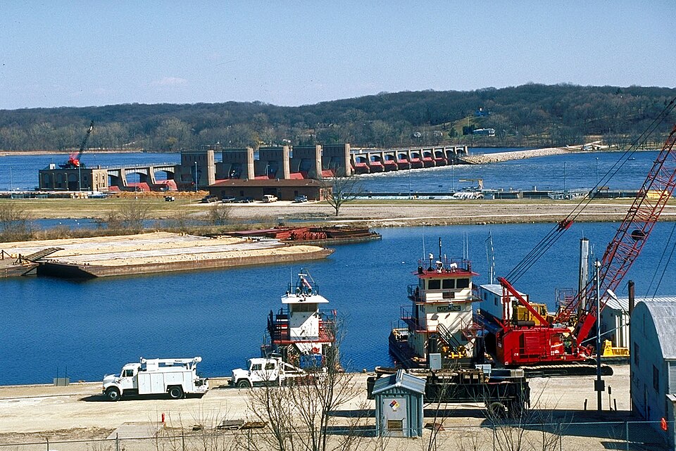 Photograph of Lock and Dam No. 14