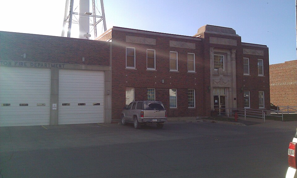 Photograph of Chariton City Hall and Fire Station