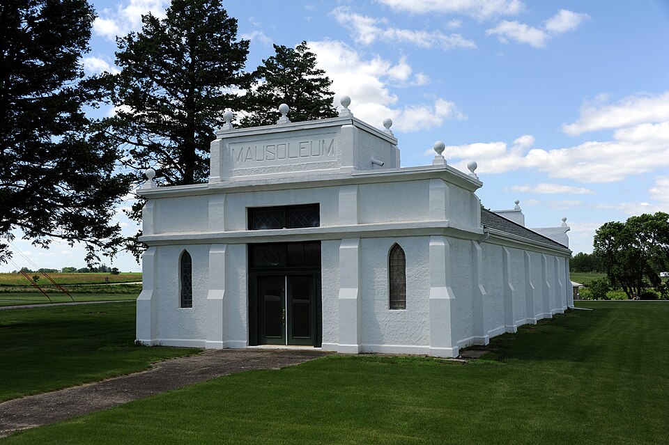 Photograph of Lincoln Township Mausoleum