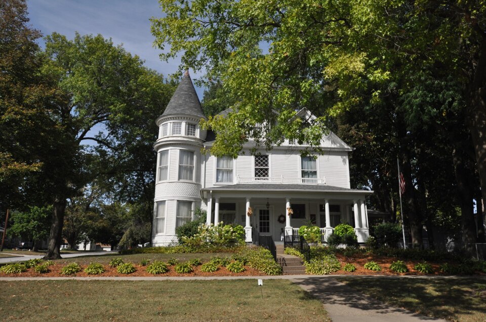 Photograph of Henry E. and Ella M. (Knott) Nicolaus House