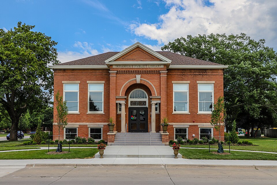 Photograph of Indianola Carnegie Library