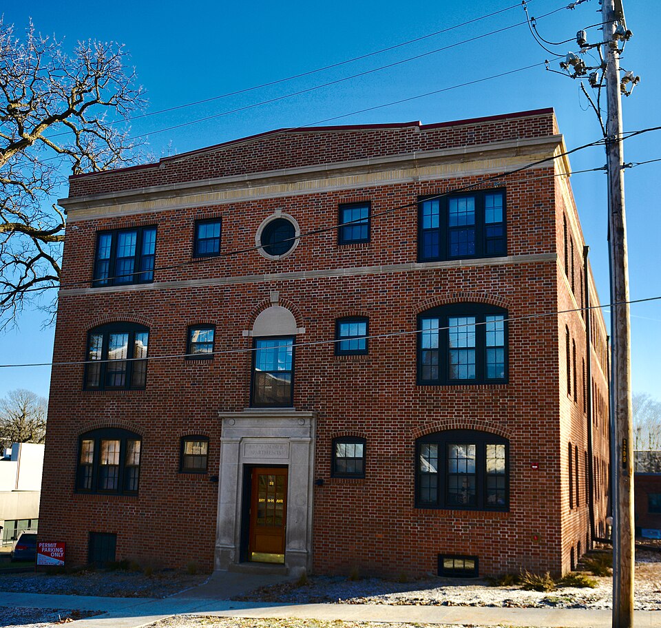 Photograph of Bryn Mawr Apartments