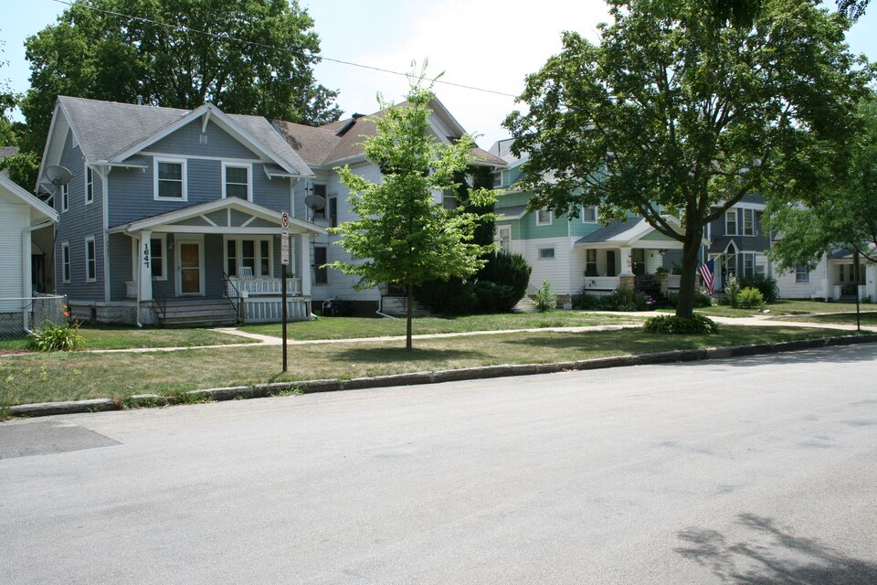 Photograph of B Avenue NE Historic District