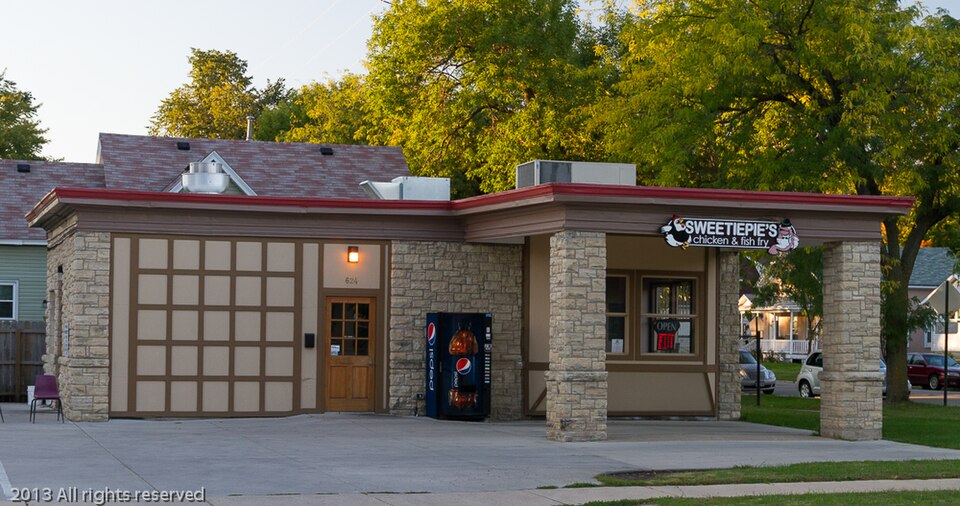 Photograph of Best Oil and Refining Company Service Station